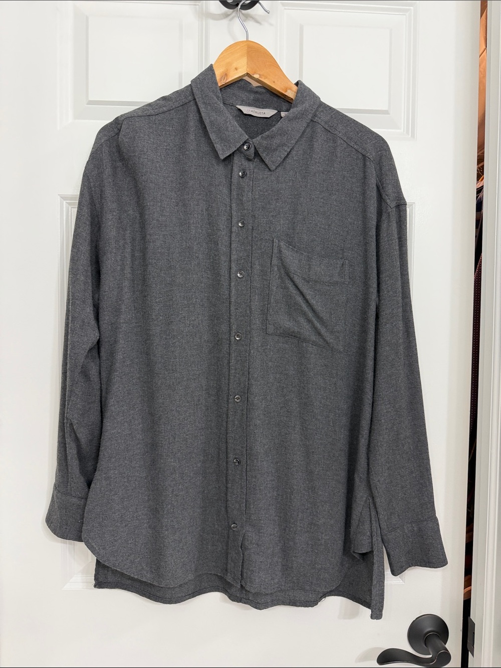 Women's Relaxed Fit Long-Sleeve Shirt in Charcoal Gra